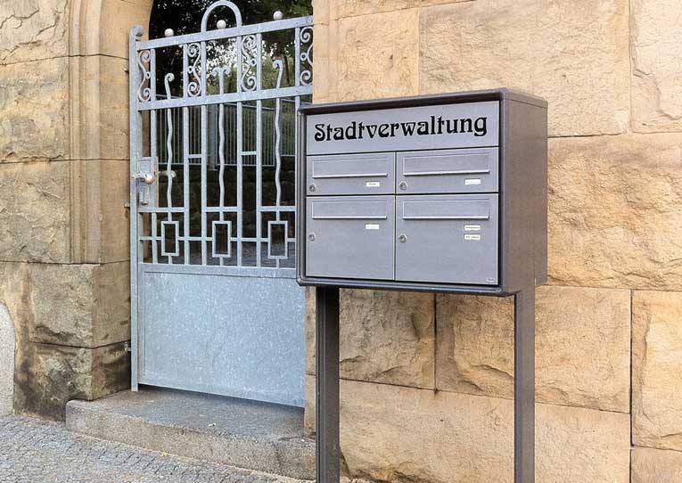 Freistehende Briefkastenanlage von allebacker Schulte